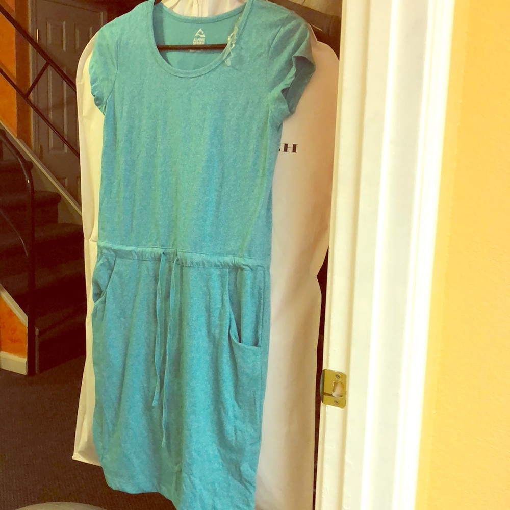 Alpine Design XS casual sleeve dress